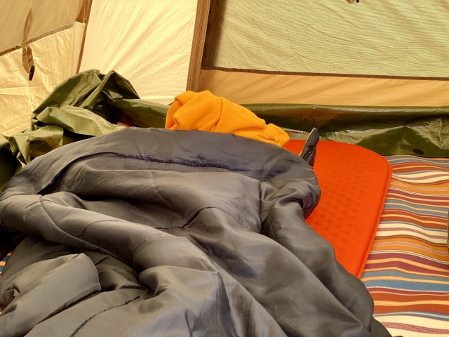 快適な眠りを求める人に！おすすめキャンプ用エアーベッド17選｜TORCH 