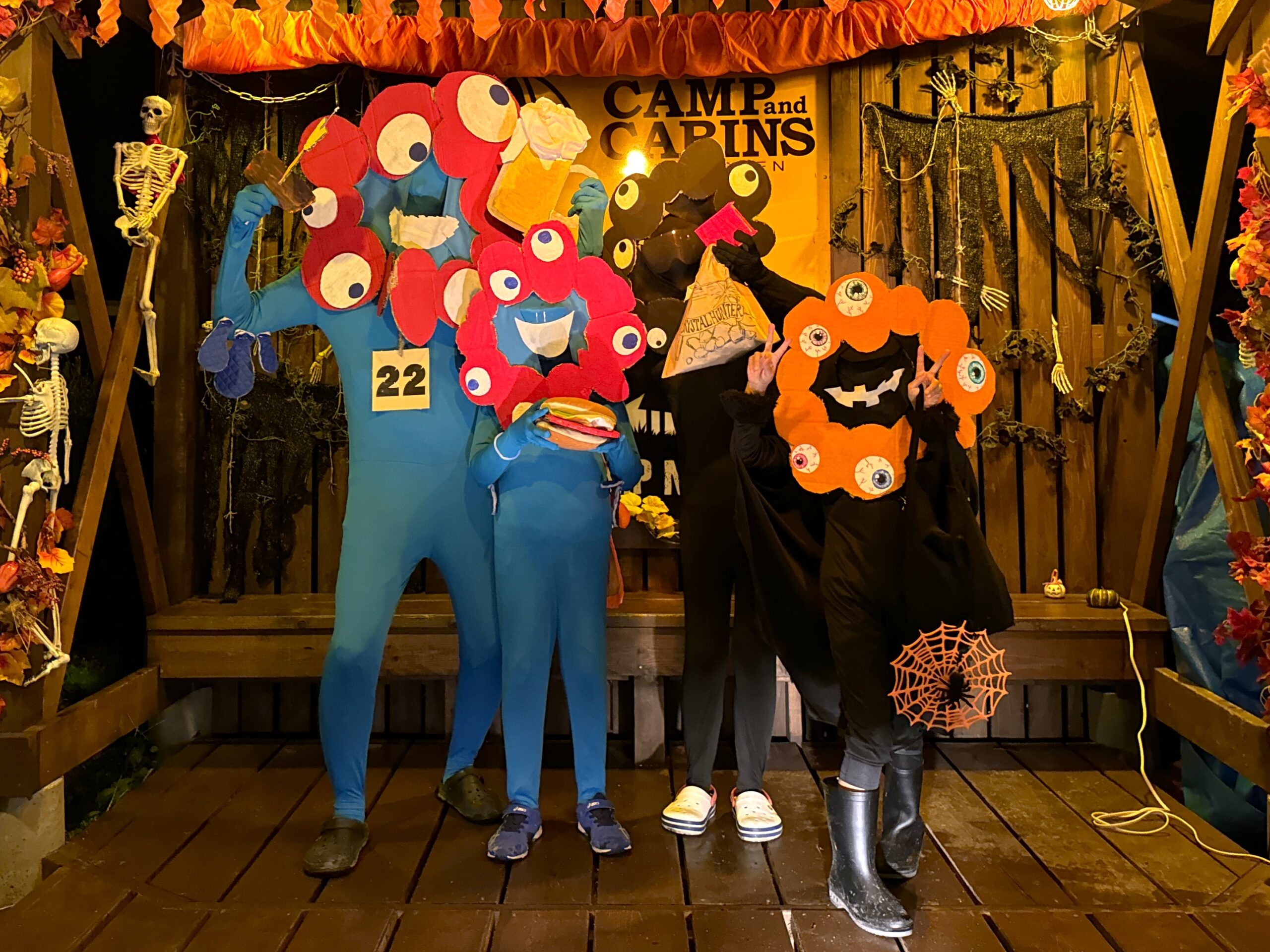 ハロウィンキャンプをしに来たミャクミャク一家