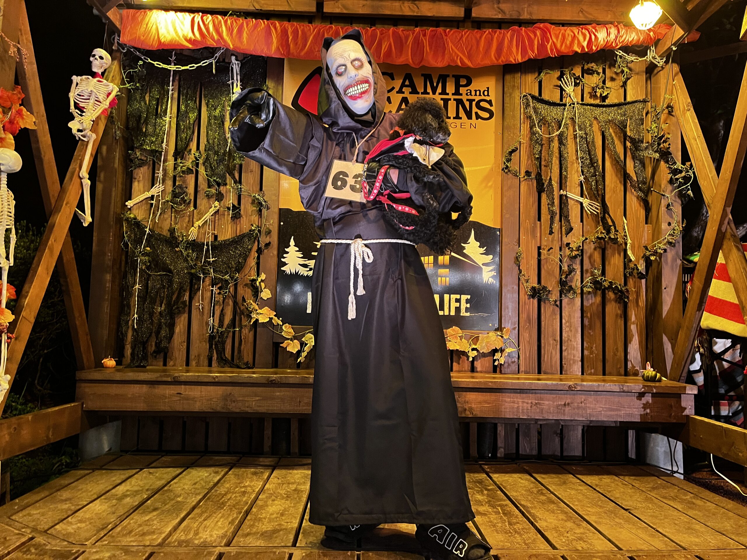 しっこくのドラキュラ犬