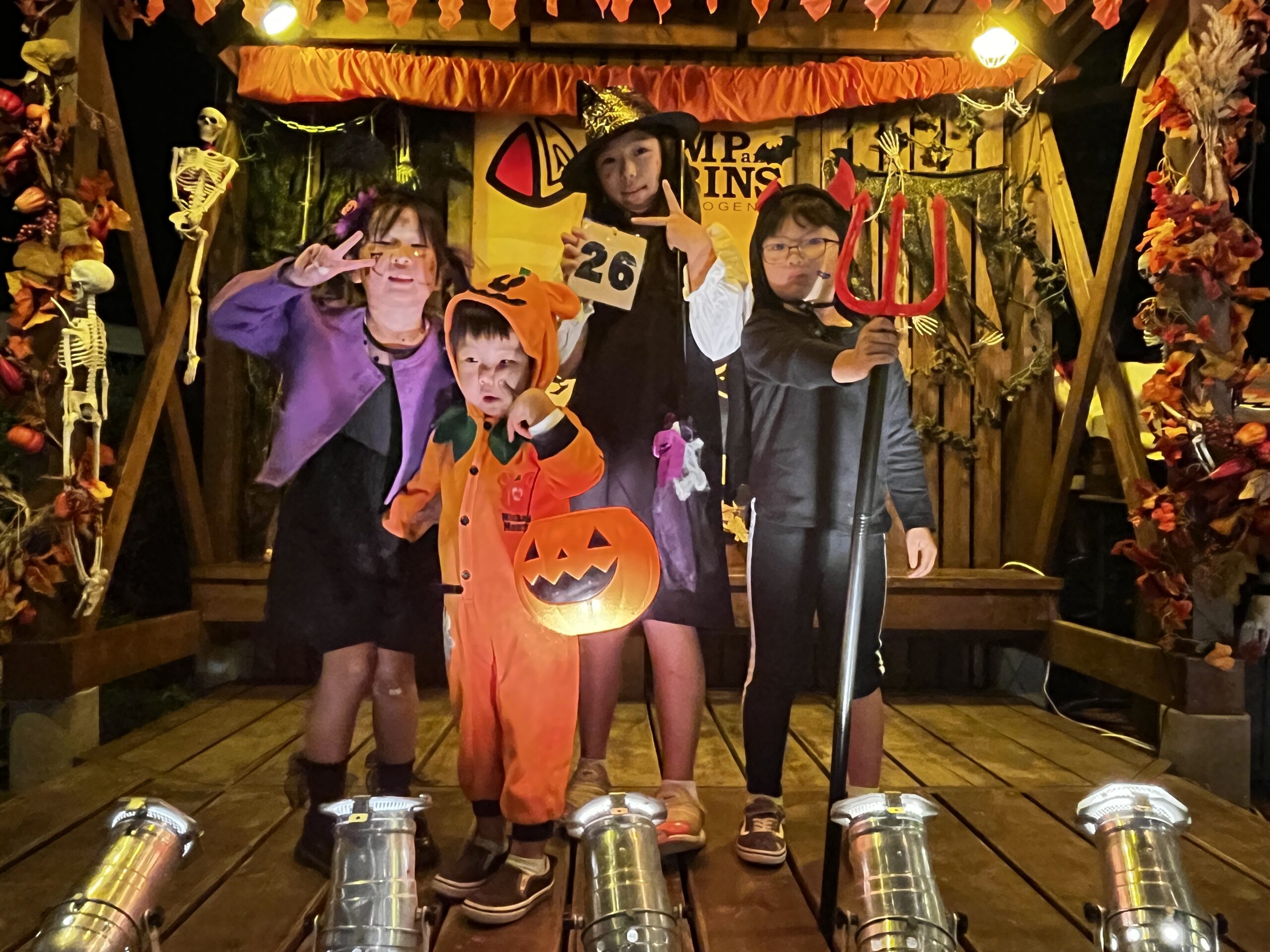 小悪魔とかわいいカボチャマン