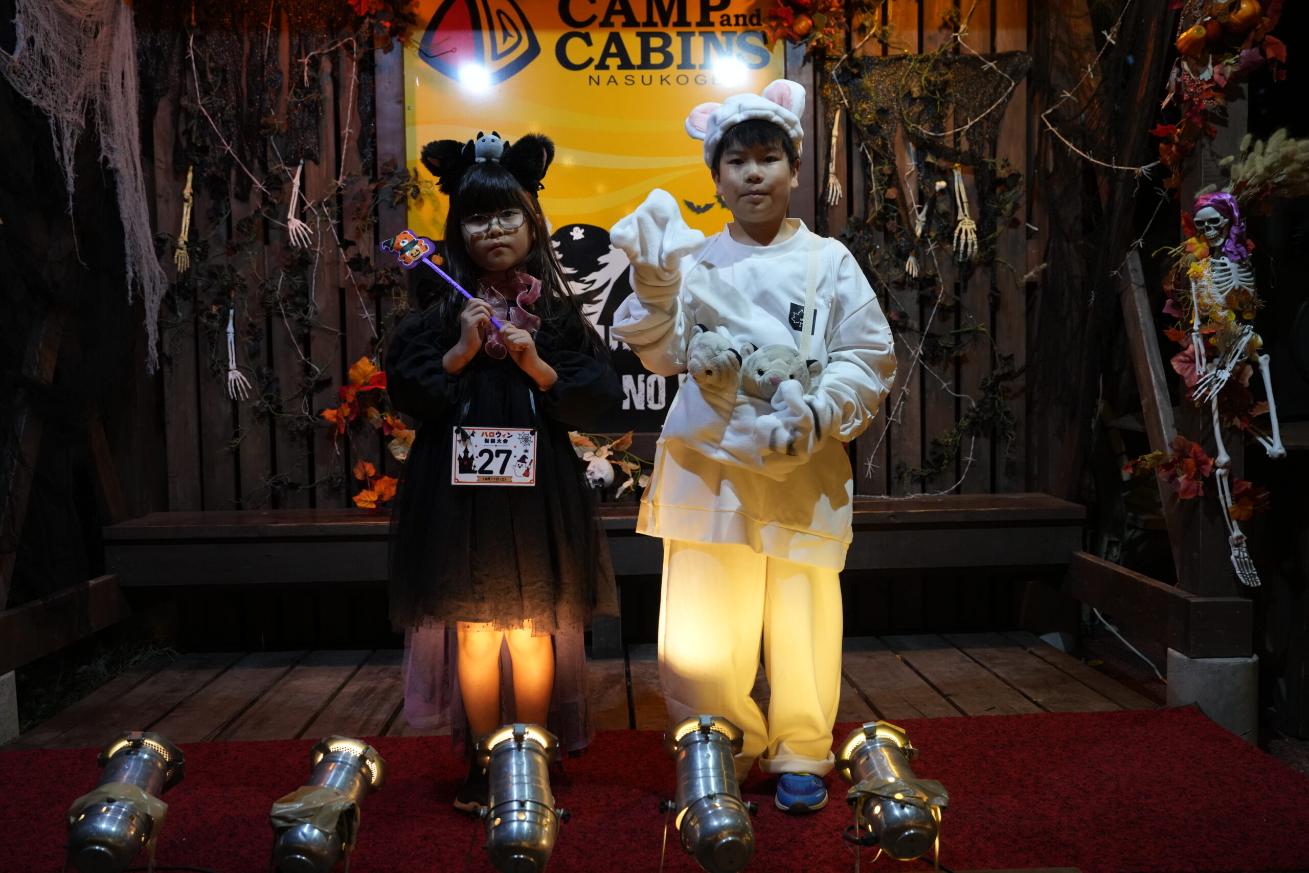 こうもり魔女とホワイトタイガーの使い魔?!ハロウィンキャンプ楽しみに来ました!