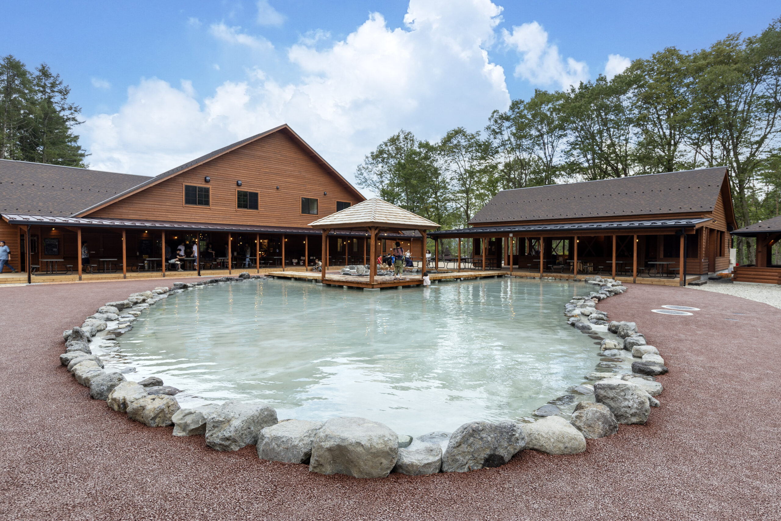 じゃぶじゃぶ池