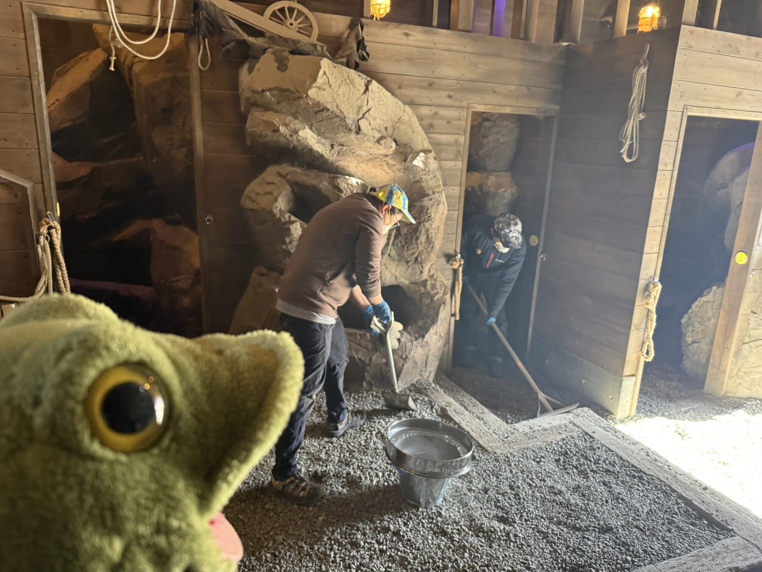 【休業期間編】大掃除からのワックスがけを行いました！